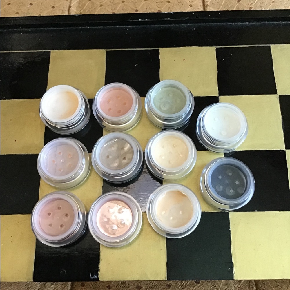 11 loose powder eyeshadows, highlighter, & powder